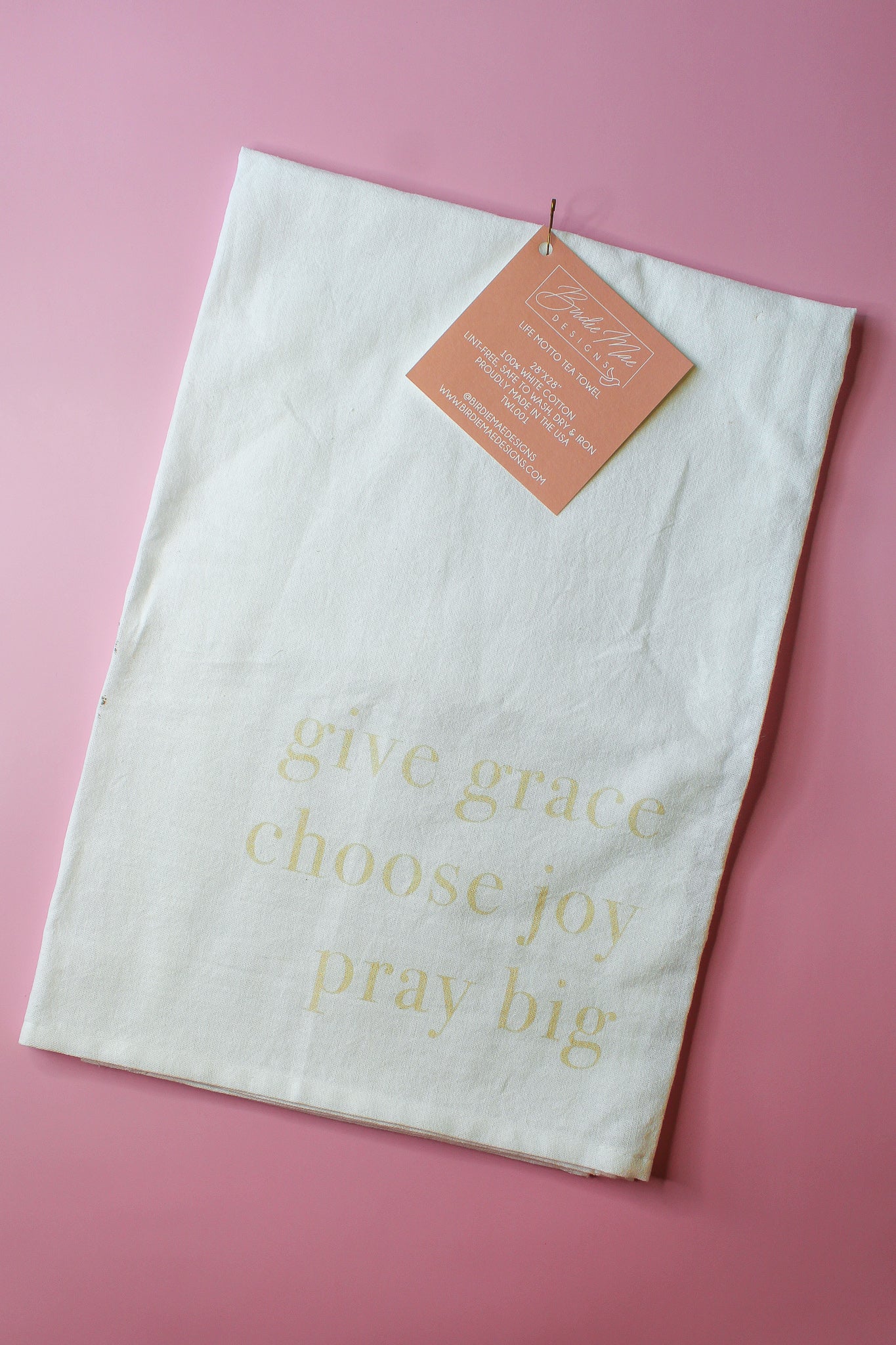 The Give Grace, Choose Joy, Pray Big is a hopeful tea towel and great present for any occasion. Our "Life Motto Collection" of three motivating phrases can bring joy and grace to your day. This tea towel is constructed with 100% cotton for long-lasting durability. Check out the other items from this inspirational collection - they can bring an even bigger impact! (This listing is for one tea towel only.)