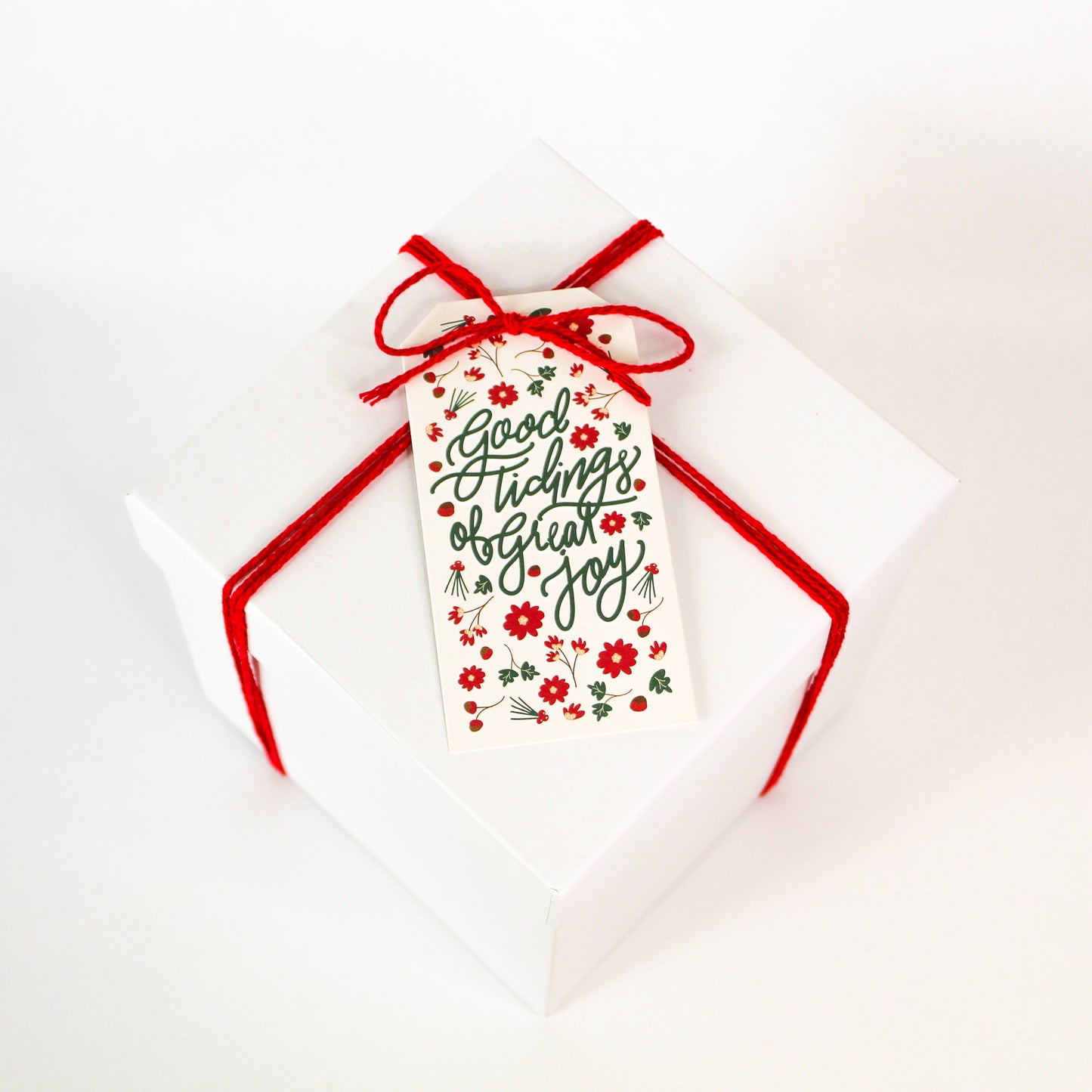 "Good Tidings of Great Joy!" Christmas gift tags add a festive touch to your holiday presents. These cute tags come in sets of eight and include red string. 